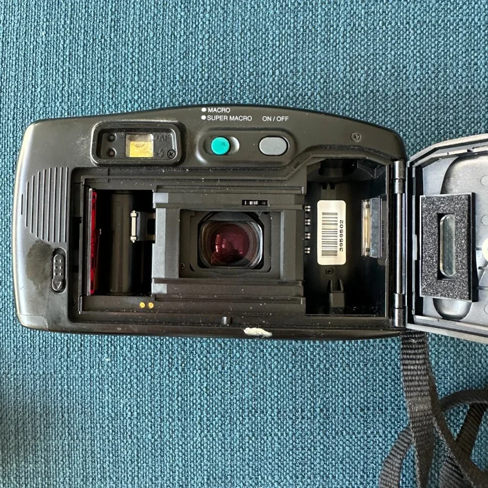Vintage Samsung Maxima Zoom 105 Film Point and Click Camera 35mm Film